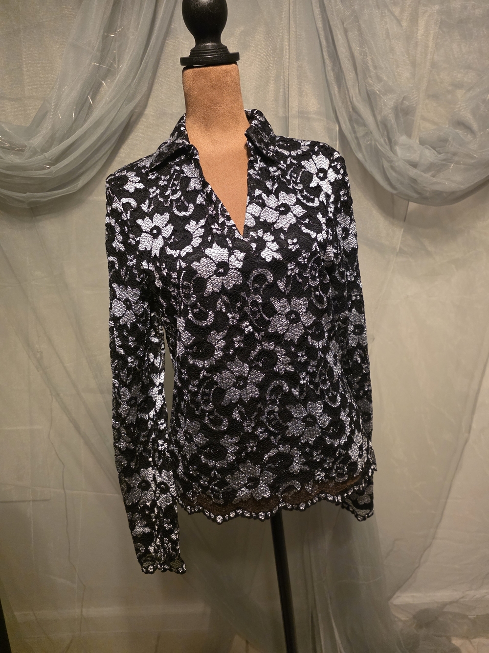VTG Y2K Size M Black Floral Lace Long-Sleeve Top